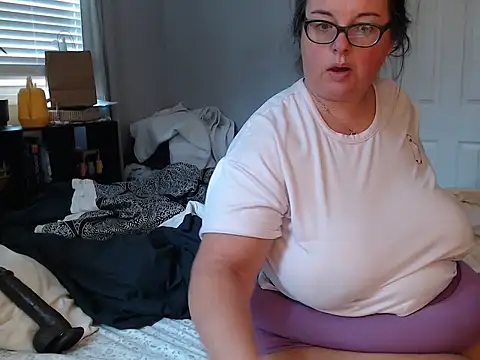 LauLauPAWG online show from 10/28/25, 04:17