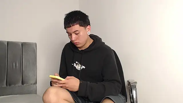 alex-lover online show from 10/27/25, 12:33