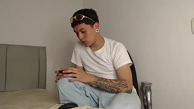 alex-lover online show from 02/10/26, 01:48