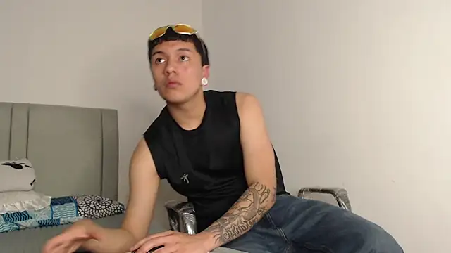 alex-lover online show from 02/15/26, 04:35