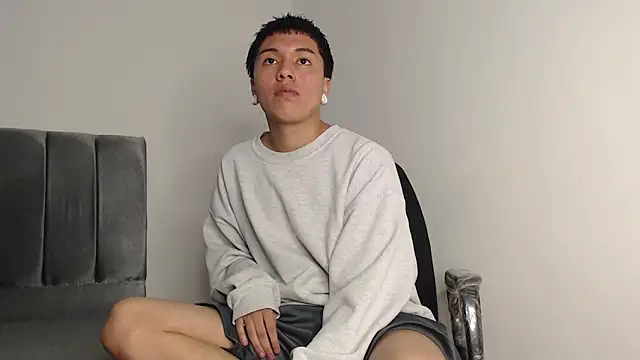 alex-lover online show from 12/17/25, 01:21