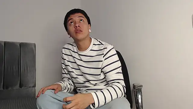 alex-lover online show from 11/18/25, 01:43