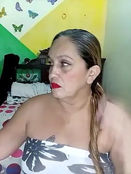 Snapshot of mom_son_dirty chatting on 04/19/26, 08:00 mom son dirty online show from 04/19/26, 08:00