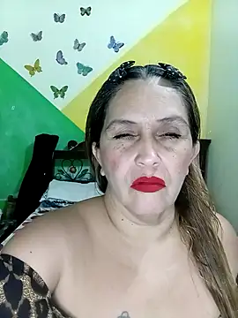 Snapshot of mom_son_dirty chatting on 04/21/26, 11:55 mom son dirty online show from 04/21/26, 11:55