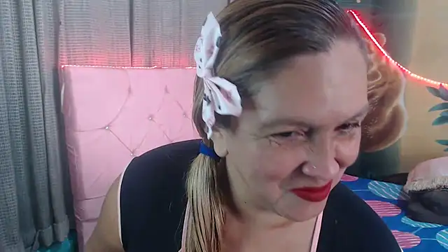 mom son dirty online show from 11/01/25, 01:49