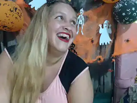 Snapshot of mom_son_dirty chatting on 10/19/25, 02:03 mom son dirty online show from 10/19/25, 02:03