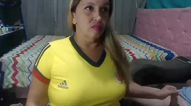 Snapshot of mom_son_dirty chatting on 03/21/25, 12:18 mom son dirty online show from 03/21/25, 12:18