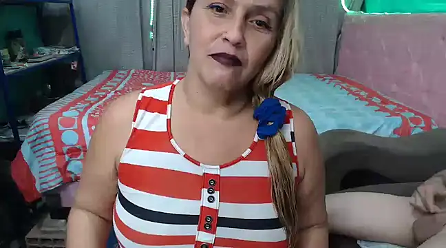 Snapshot of mom_son_dirty chatting on 02/13/25, 03:14 mom son dirty online show from 02/13/25, 03:14