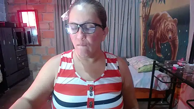 Snapshot of mom_son_dirty chatting on 06/05/26, 02:12 mom son dirty online show from 06/05/26, 02:12
