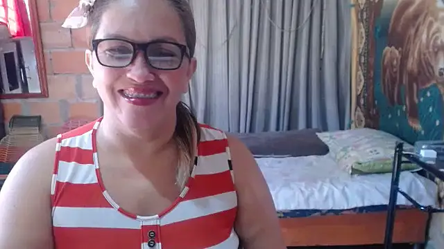 Snapshot of mom_son_dirty chatting on 07/08/26, 01:45 mom son dirty online show from 07/08/26, 01:45