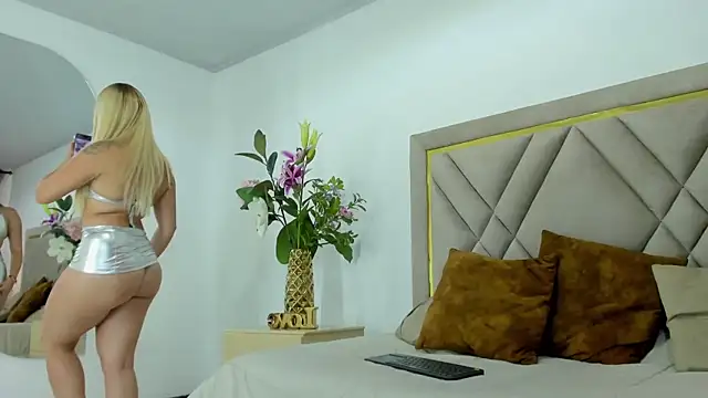 emily queen2 online show from 04/14/26, 06:57