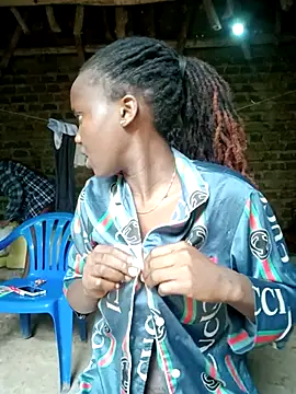 Black juicy24 online show from 11/30/25, 04:35