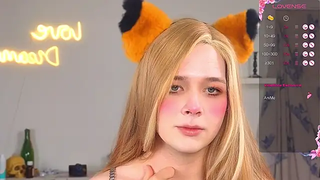  yourFoxy  online show from 10/22/25, 04:17