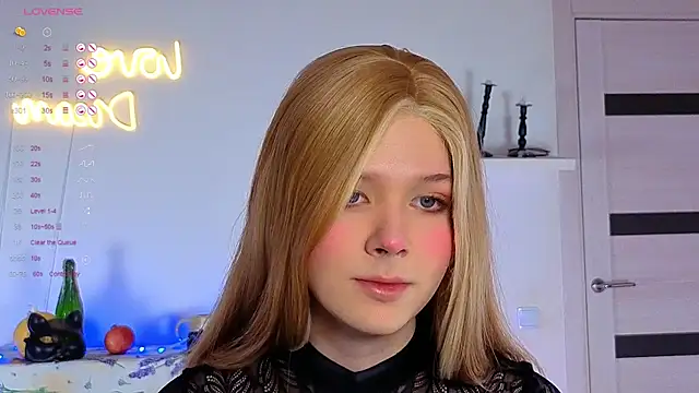  yourFoxy  online show from 11/17/25, 02:10