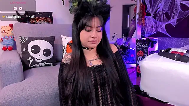 Snapshot of DakottaHill chatting on 10/28/25, 06:23 DakottaHill online show from 10/28/25, 06:23