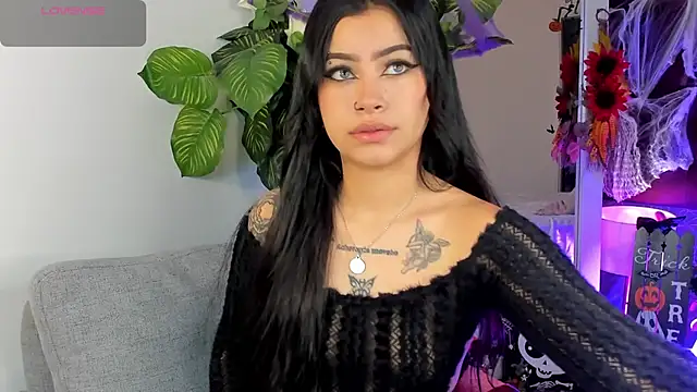 Snapshot of DakottaHill chatting on 10/15/25, 05:50 DakottaHill online show from 10/15/25, 05:50