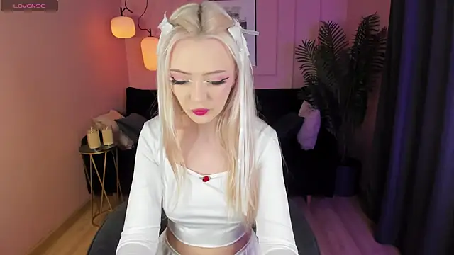 Snapshot of EmilyAir chatting on 03/05/25, 02:14 EmilyAir online show from 03/05/25, 02:14