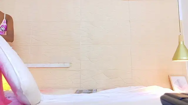 Chocolatte bar online show from 02/21/25, 01:33