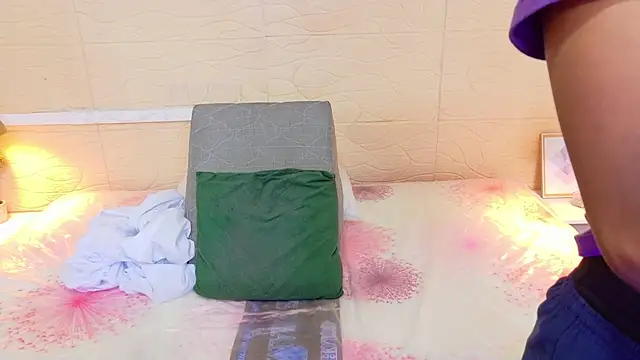 Chocolatte bar online show from 02/26/25, 01:43