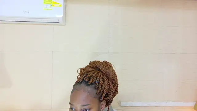 Chocolatte bar online show from 09/30/25, 02:01