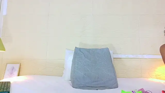 Chocolatte bar online show from 10/31/25, 02:13