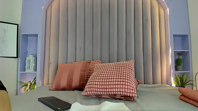 StefanyWilliams  online show from 10/28/25, 02:34