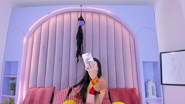 StefanyWilliams  online show from 10/31/25, 02:30