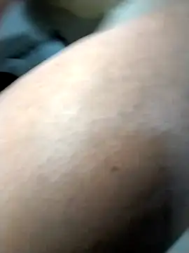 Snapshot of rohitlov150 chatting on 11/20/25, 01:01 rohitlov150 online show from 11/20/25, 01:01