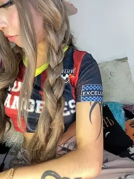lunaapppp online show from 04/22/26, 02:29