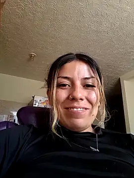 Snapshot of Sweel_Leyva18 chatting on 05/19/26, 06:37 Sweel Leyva18 online show from 05/19/26, 06:37