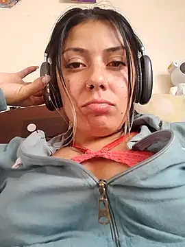 Snapshot of Sweel_Leyva18 chatting on 09/19/25, 07:40 Sweel Leyva18 online show from 09/19/25, 07:40