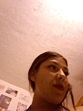 Snapshot of Sweel_Leyva18 chatting on 03/13/25, 04:38 Sweel Leyva18 online show from 03/13/25, 04:38