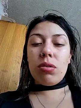 Snapshot of Sweel_Leyva18 chatting on 10/15/25, 09:12 Sweel Leyva18 online show from 10/15/25, 09:12