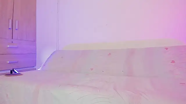 LoveBirds  1 online show from 11/07/25, 11:08