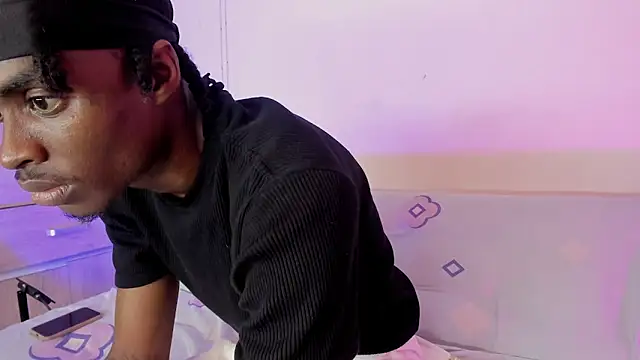 LoveBirds  1 online show from 11/13/25, 10:46