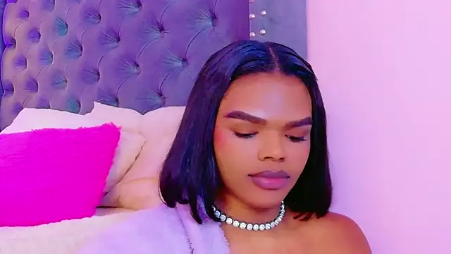 CamiEstrada online show from 11/28/25, 10:48