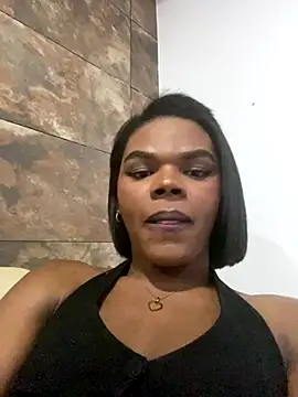 Snapshot of CamiEstrada chatting on 10/01/25, 03:11 CamiEstrada online show from 10/01/25, 03:11