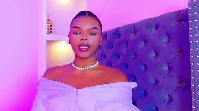 CamiEstrada online show from 12/17/25, 02:16