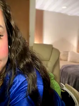 Mae Henao9 online show from 11/23/25, 08:57