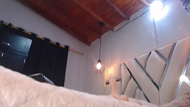 Luna Florez online show from 11/13/25, 04:16