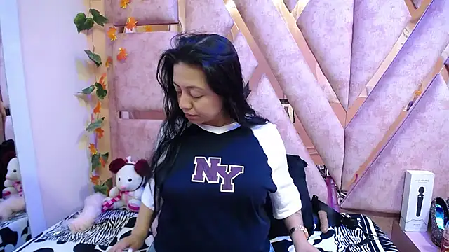 Snapshot of slut_anal_ chatting on 02/03/26, 08:14 slut anal online show from 02/03/26, 08:14