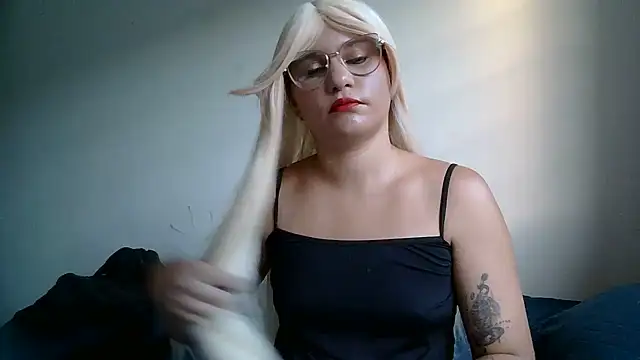 Snapshot of Scarlett-Leh chatting on 07/18/26, 08:39 Scarlett-Leh online show from 07/18/26, 08:39