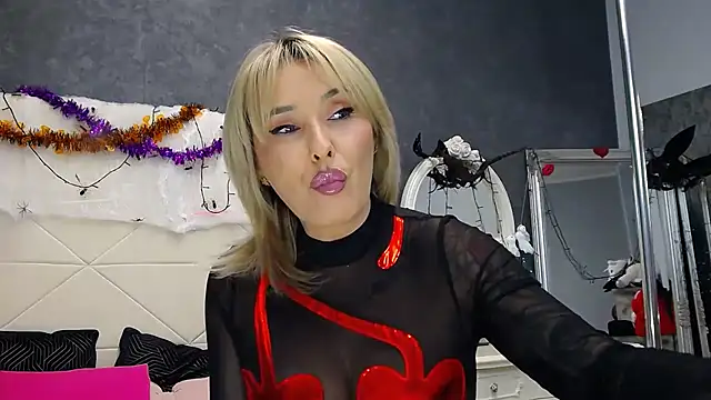 IssaSmith online show from 11/12/25, 07:23