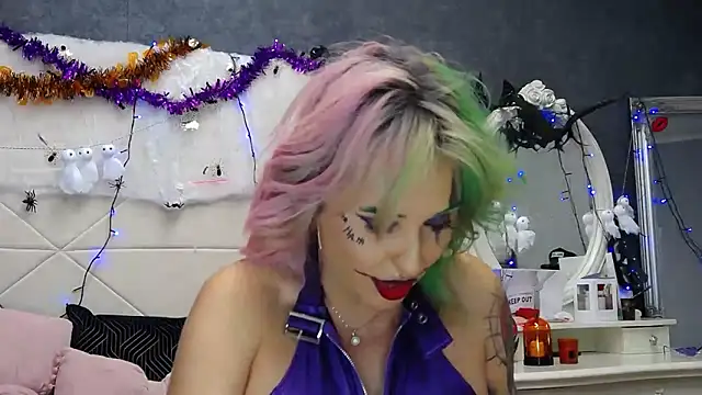 IssaSmith online show from 10/31/25, 08:00