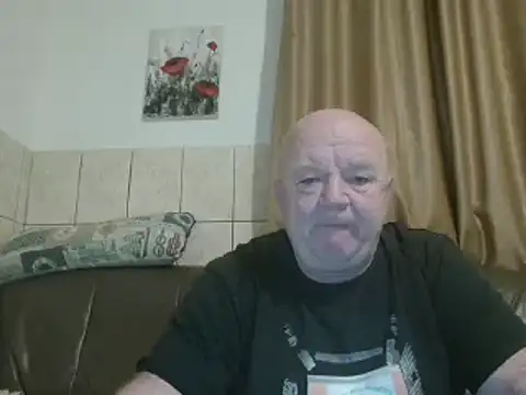 Snapshot of fullballs6 chatting on 02/18/25, 03:31 fullballs6 online show from 02/18/25, 03:31