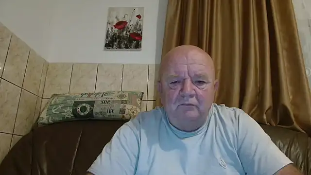 Snapshot of fullballs6 chatting on 10/15/25, 02:43 fullballs6 online show from 10/15/25, 02:43