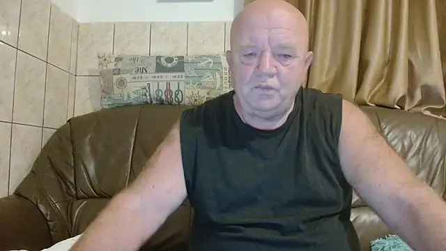 Snapshot of fullballs6 chatting on 10/02/25, 01:53 fullballs6 online show from 10/02/25, 01:53