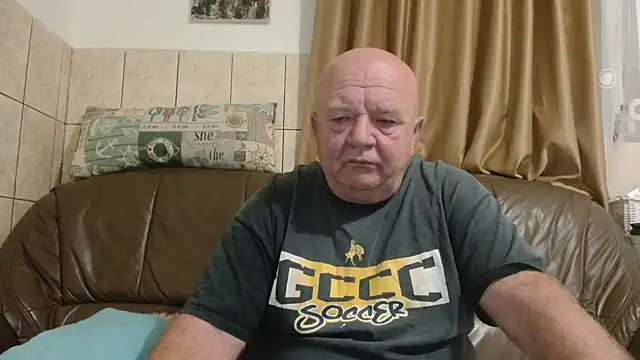 Snapshot of fullballs6 chatting on 10/11/25, 02:56 fullballs6 online show from 10/11/25, 02:56