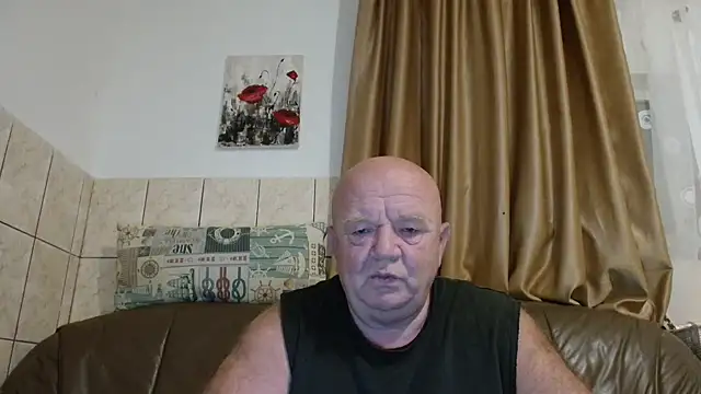 Snapshot of fullballs6 chatting on 09/29/25, 01:23 fullballs6 online show from 09/29/25, 01:23