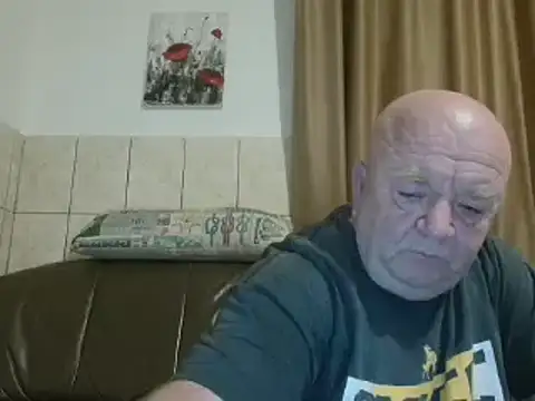 Snapshot of fullballs6 chatting on 02/04/25, 02:39 fullballs6 online show from 02/04/25, 02:39